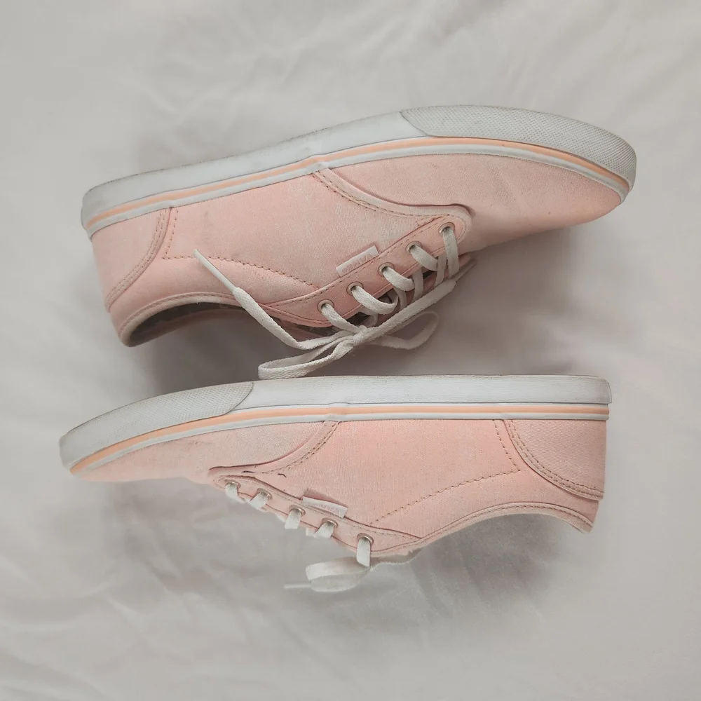 Vans Pink Sneakers Minimalist Low-Top Design - Picture 2 of 4